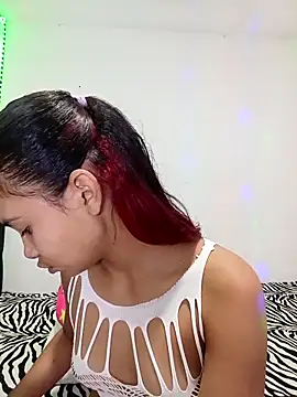 liz7skinny online show from April 4, 2026, 8:06 pm