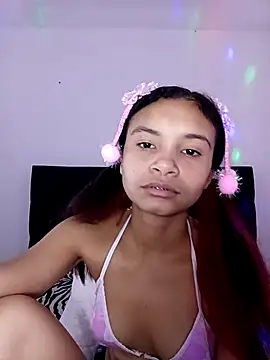 Snapshot of liz7skinny chatting on April 21, 2026, 9:17 pm liz7skinny online show from April 21, 2026, 9:17 pm