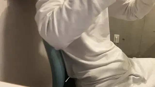 Snapshot of Lotus_boy chatting on October 31, 2025, 12:28 pm Lotus boy online show from October 31, 2025, 12:28 pm