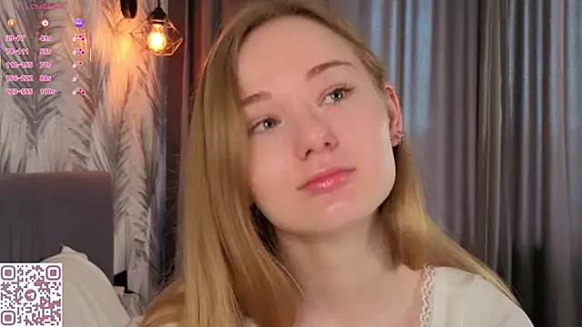 Snapshot of ElvinaRose chatting on June 9, 2026, 4:57 am ElvinaRose online show from June 9, 2026, 4:57 am