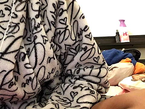 Snapshot of Moxhavix chatting on November 9, 2025, 8:29 pm Moxhavix online show from November 9, 2025, 8:29 pm