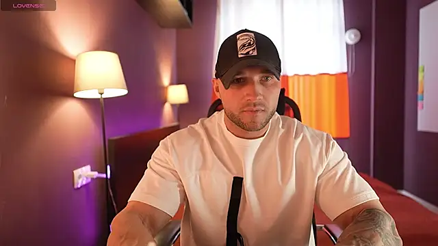 Snapshot of RikAdlerr chatting on April 10, 2026, 8:19 am RikAdlerr online show from April 10, 2026, 8:19 am