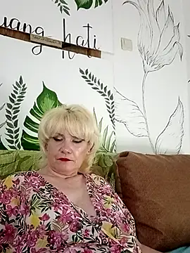 Snapshot of Catty_Lady chatting on June 25, 2026, 7:40 pm Catty Lady online show from June 25, 2026, 7:40 pm