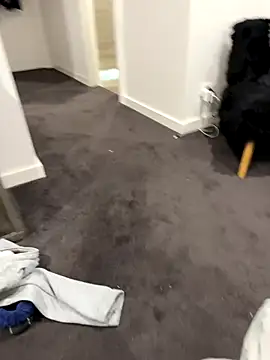 Snapshot of Reacher110565 chatting on October 17, 2025, 9:34 am Reacher110565 online show from October 17, 2025, 9:34 am