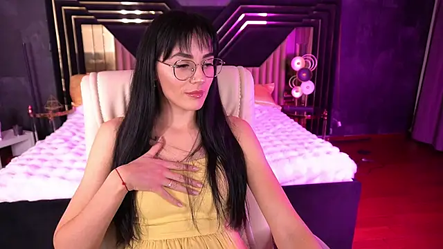 EviLune online show from November 14, 2025, 9:13 pm