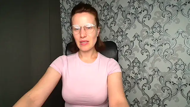 Snapshot of Kelly_Kisss chatting on July 5, 2026, 8:21 am Kelly Kisss online show from July 5, 2026, 8:21 am