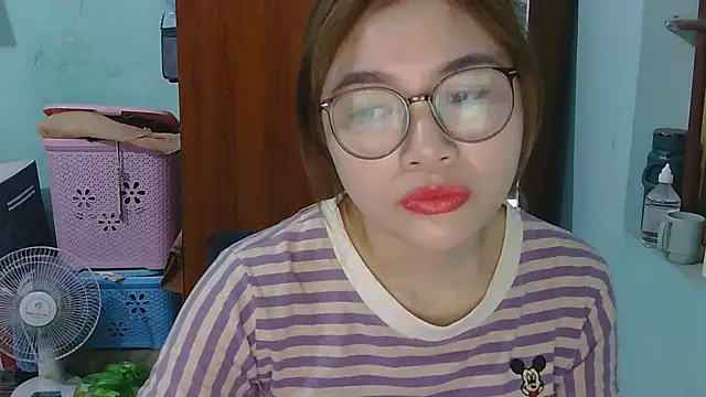 Snapshot of Uhem112 chatting on October 22, 2025, 1:28 am Uhem112 online show from October 22, 2025, 1:28 am