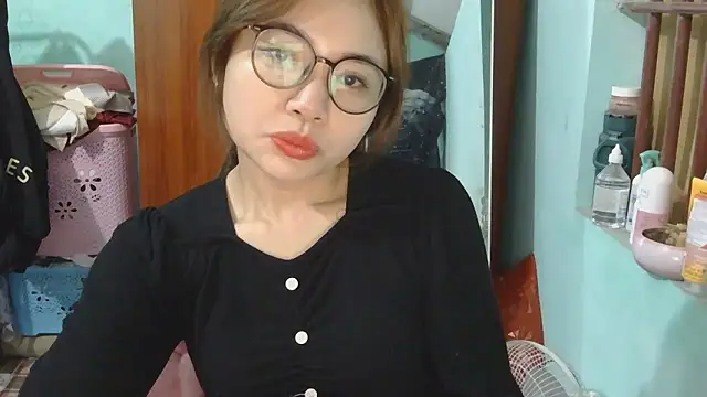 Snapshot of Uhem112 chatting on November 2, 2025, 1:52 am Uhem112 online show from November 2, 2025, 1:52 am