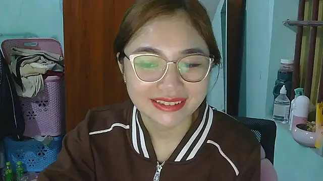 Snapshot of Uhem112 chatting on November 4, 2025, 3:38 am Uhem112 online show from November 4, 2025, 3:38 am