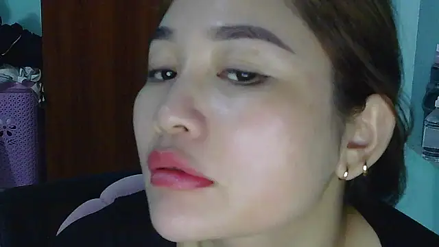 Snapshot of Uhem112 chatting on November 10, 2025, 1:32 pm Uhem112 online show from November 10, 2025, 1:32 pm