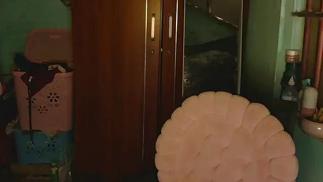 Snapshot of Uhem112 chatting on November 12, 2025, 1:50 am Uhem112 online show from November 12, 2025, 1:50 am