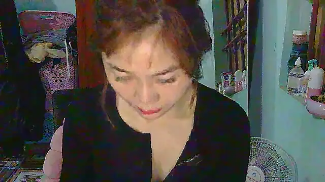 Snapshot of Uhem112 chatting on November 14, 2025, 2:43 am Uhem112 online show from November 14, 2025, 2:43 am