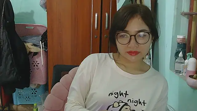 Snapshot of Uhem112 chatting on November 15, 2025, 3:37 am Uhem112 online show from November 15, 2025, 3:37 am