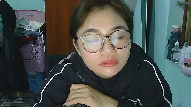 Snapshot of Uhem112 chatting on November 20, 2025, 12:49 pm Uhem112 online show from November 20, 2025, 12:49 pm