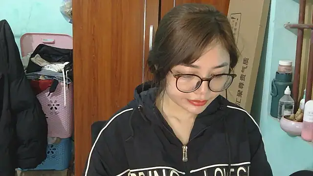 Snapshot of Uhem112 chatting on December 1, 2025, 12:48 am Uhem112 online show from December 1, 2025, 12:48 am