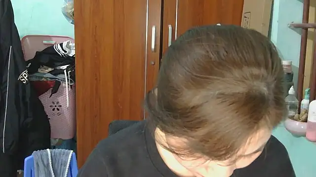 Snapshot of Uhem112 chatting on December 3, 2025, 12:58 pm Uhem112 online show from December 3, 2025, 12:58 pm