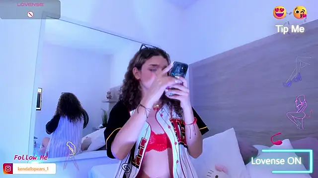 Kylie Cross online show from September 10, 2025, 6:46 am