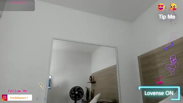 Kylie Cross online show from September 19, 2025, 4:03 am