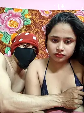 Seducing couple online show from March 25, 2026, 10:32 am