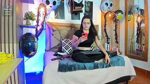  samanthaa foxx online show from October 9, 2025, 10:46 am