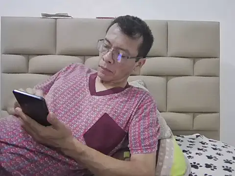 skinnylatino51 online show from April 5, 2026, 1:25 am