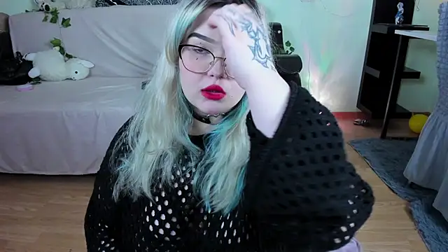  CandyM1lky  online show from December 17, 2025, 6:41 am