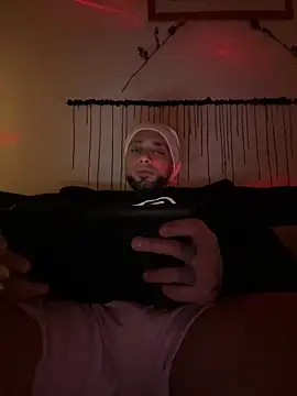 1Richrichard1 online show from May 8, 2026, 9:31 pm