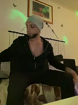 1Richrichard1 online show from May 12, 2026, 8:50 pm