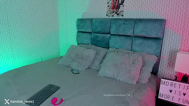 karoliine jones online show from December 15, 2025, 11:42 pm