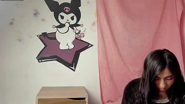 Alanaloiiss  online show from December 16, 2025, 4:39 am