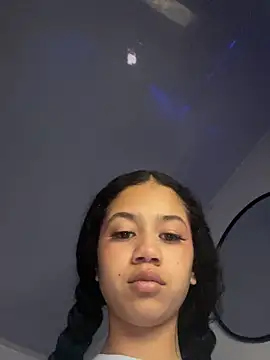 Snapshot of jadee8 chatting on April 18, 2026, 12:25 am jadee8 online show from April 18, 2026, 12:25 am
