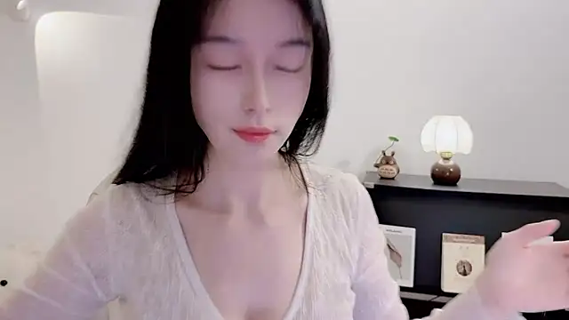 Onechestnut online show from November 21, 2025, 6:23 am