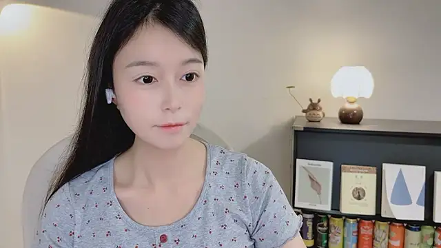 Onechestnut online show from April 12, 2026, 2:44 pm