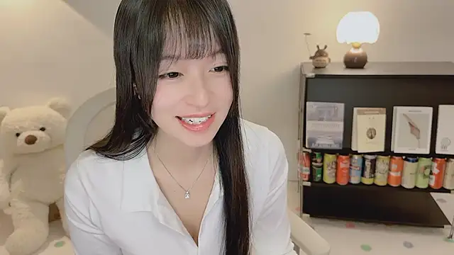 Snapshot of Onechestnut chatting on June 5, 2026, 3:35 am Onechestnut online show from June 5, 2026, 3:35 am