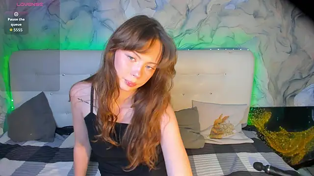 LolaMeddisson online show from December 19, 2025, 9:11 pm