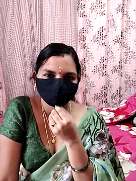 Snapshot of Lalitha-1995 chatting on November 17, 2025, 5:13 am Lalitha-1995 online show from November 17, 2025, 5:13 am