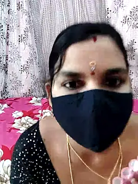 Snapshot of Lalitha-1995 chatting on November 20, 2025, 6:13 am Lalitha-1995 online show from November 20, 2025, 6:13 am