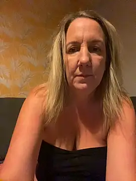 Snapshot of X-Victoria-X chatting on September 14, 2025, 12:43 am X-Victoria-X online show from September 14, 2025, 12:43 am