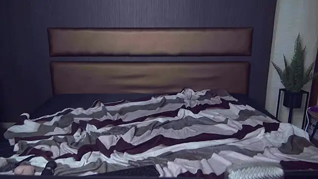 BustyBrunettes online show from October 31, 2025, 4:52 pm