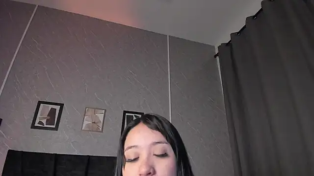 Lunaa bellaa online show from February 13, 2026, 11:28 am