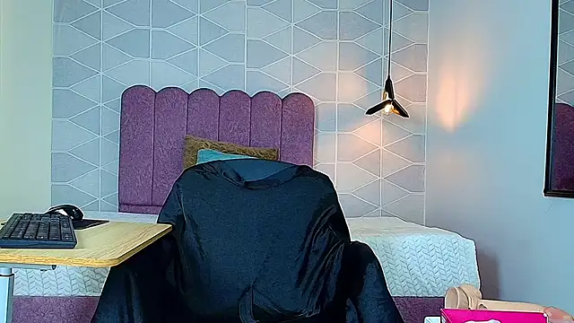 Aly Loving online show from November 26, 2025, 8:43 pm