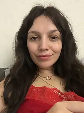 GoldenRay Xx online show from April 21, 2026, 8:01 pm