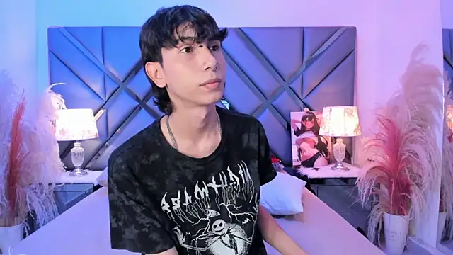 Milan LewisS online show from April 15, 2026, 12:56 pm