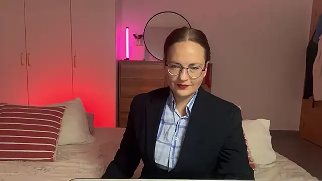 Snapshot of UnderWunder chatting on July 15, 2026, 8:14 pm UnderWunder online show from July 15, 2026, 8:14 pm