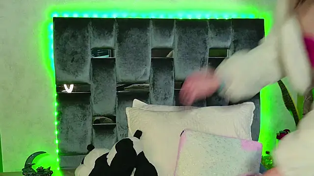 Taurito    online show from October 25, 2025, 4:20 am