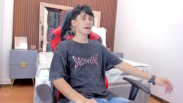 Snapshot of Michael_blue chatting on November 1, 2025, 9:06 pm Michael blue online show from November 1, 2025, 9:06 pm