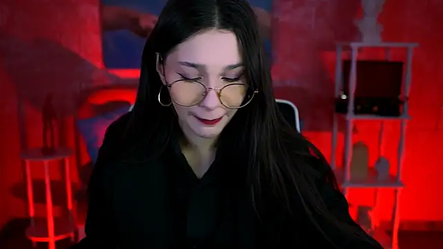 KimClarks  online show from September 12, 2025, 4:51 pm