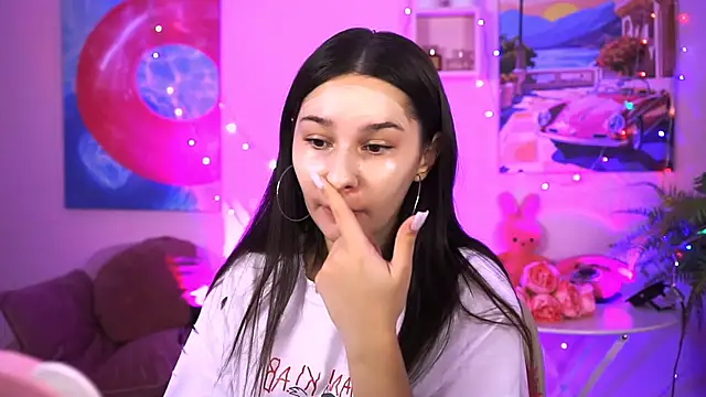 KimClarks  online show from September 15, 2025, 12:27 pm