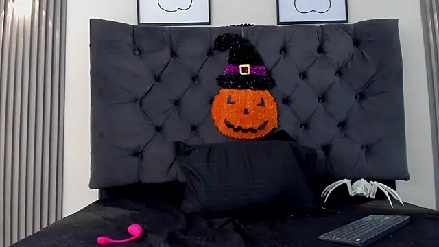 Sofia Seduccion online show from October 28, 2025, 12:30 pm