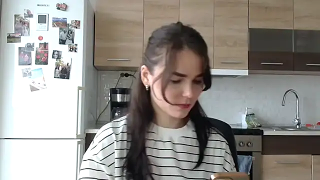 Silviaa a online show from September 30, 2025, 1:05 pm